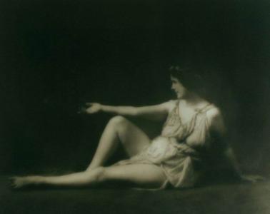 4-6_Isadora Duncan (2).jpg