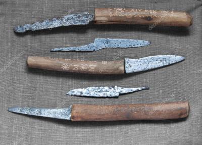 depositphotos_62908495-stock-photo-medieval-knives.jpg