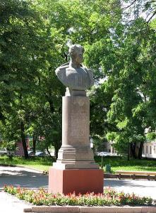 Пам’ятник_О._Г._Молодчому_в_Луганську.jpg