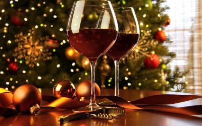 Christmas_Wine_Stemware_511026_2560x1600.jpg